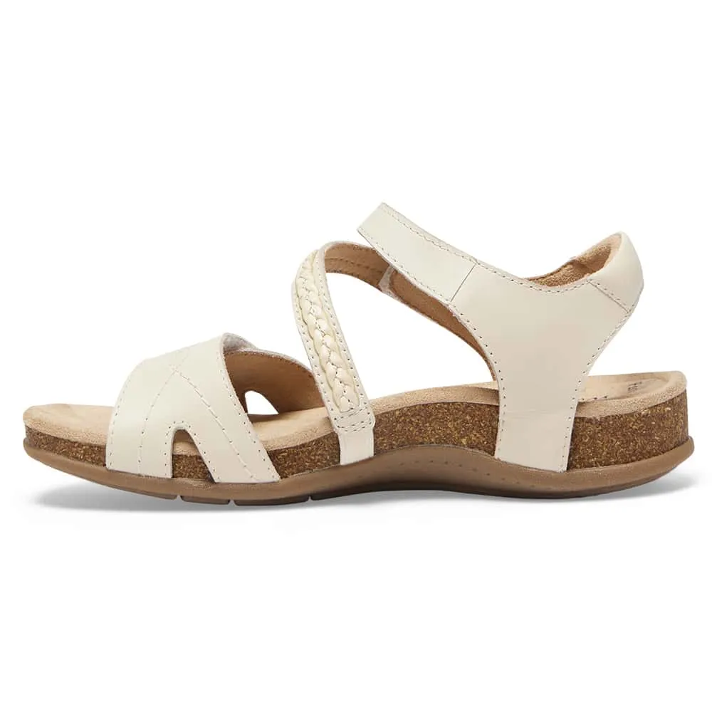 Fandango Sandal in Beige Leather